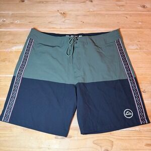 Reef Mens Board Shorts Size 36 Green Blue Colorblock Striped Swim Trunks Stretch